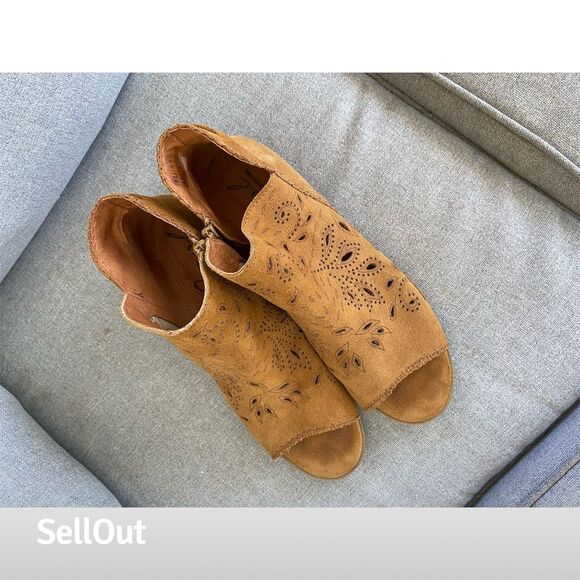 Coolway Women's Jasper Brown Suede Open Toe Booties Size 10 Casual - Picture 3 of 7